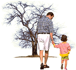 Mann und Kind vor einem Baum